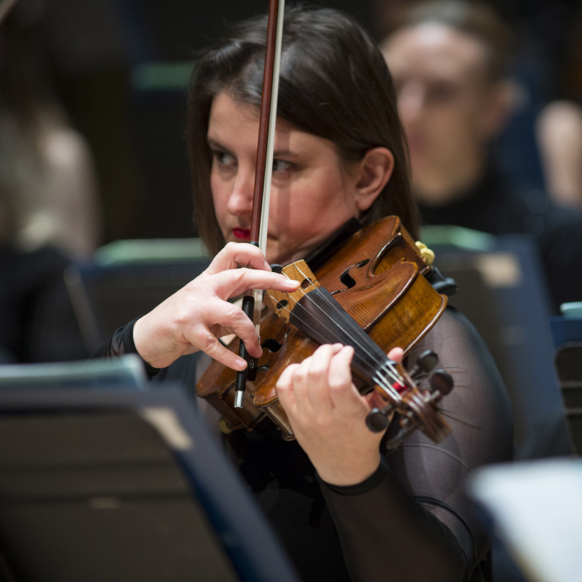 Abigail Fenna playing the viola in concert